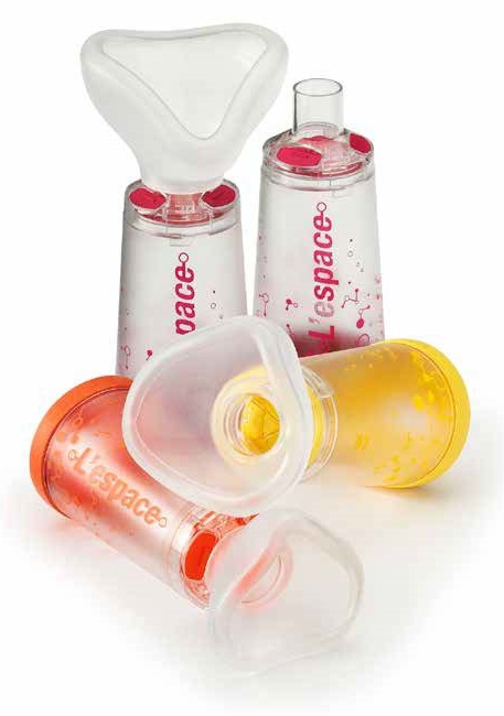 CAMERA DISTANZIATRICE PER EROGATORI SPRAY PREDOSATI L'ESPACE 220ML PER NEONATI SPAZIO MORTO 34ML CON MASCHERA VALVOLA INSPIRAZIONE 2 VALVOLE ESPIRAZIONE CODICE COLORE ARANCIO - Farmacia Sant Anna SAS del Dott. Mariani Federigo